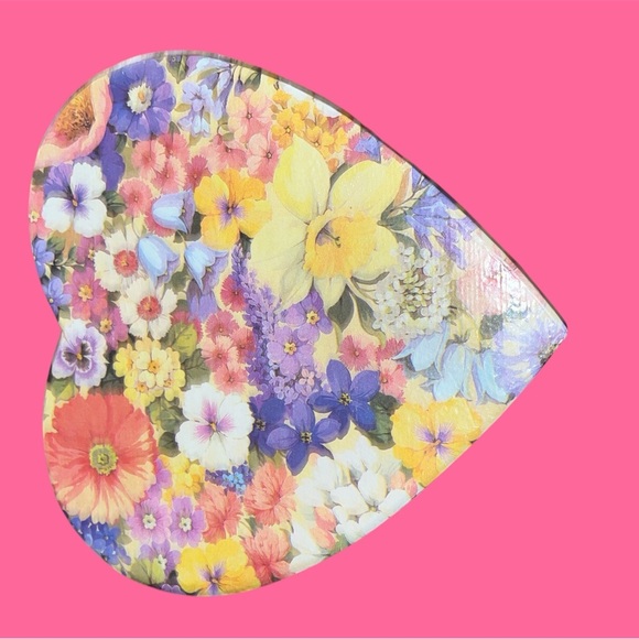 Floral Heart-Shaped Box - Picture 3 of 9